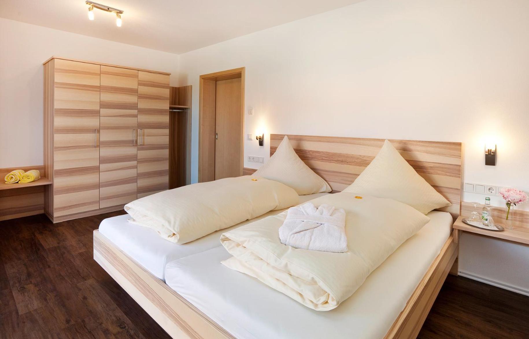 Seehotel Und Appartements Schnoeller リーデン エクステリア 写真